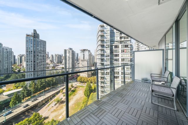 18 at 1804 - 89 Nelson ST, Yaletown, Vancouver West