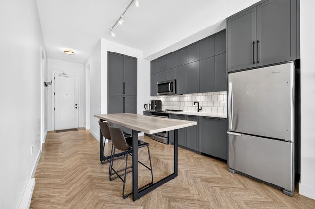 10168-149th-st-4 at 407 - 10168 149 Street, Guildford, North Surrey