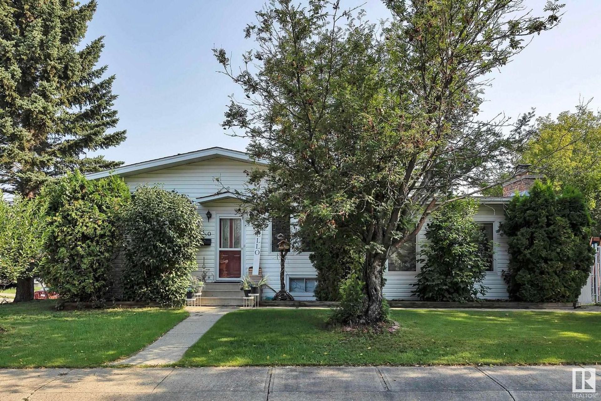 7420 15 Avenue, Menisa, Edmonton by The Esposito Team 7420 15 Avenue, Menisa, Edmonton