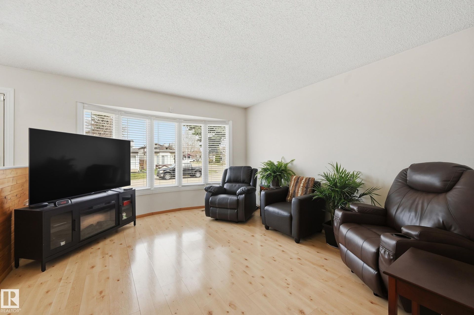 8305 157 Avenue NW, Belle Rive, Edmonton