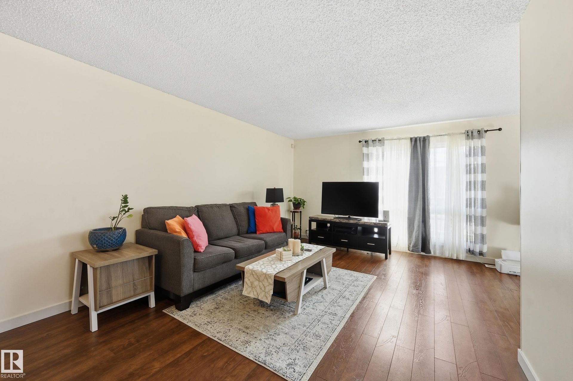 18424 96a Avenue NW, La Perle, Edmonton