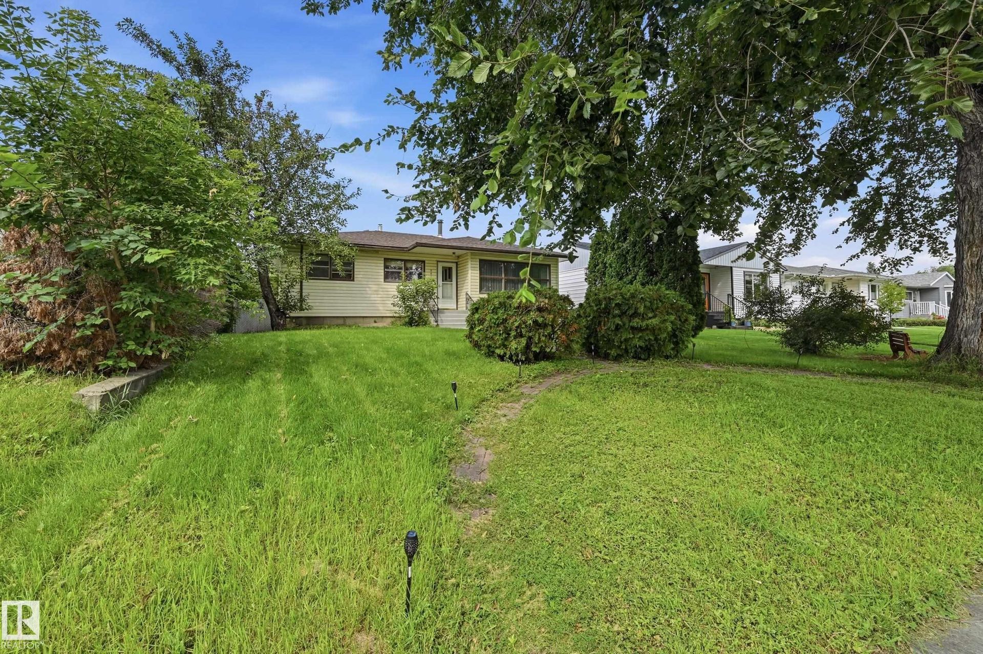 11622 133 Street NW, Woodcroft, Edmonton