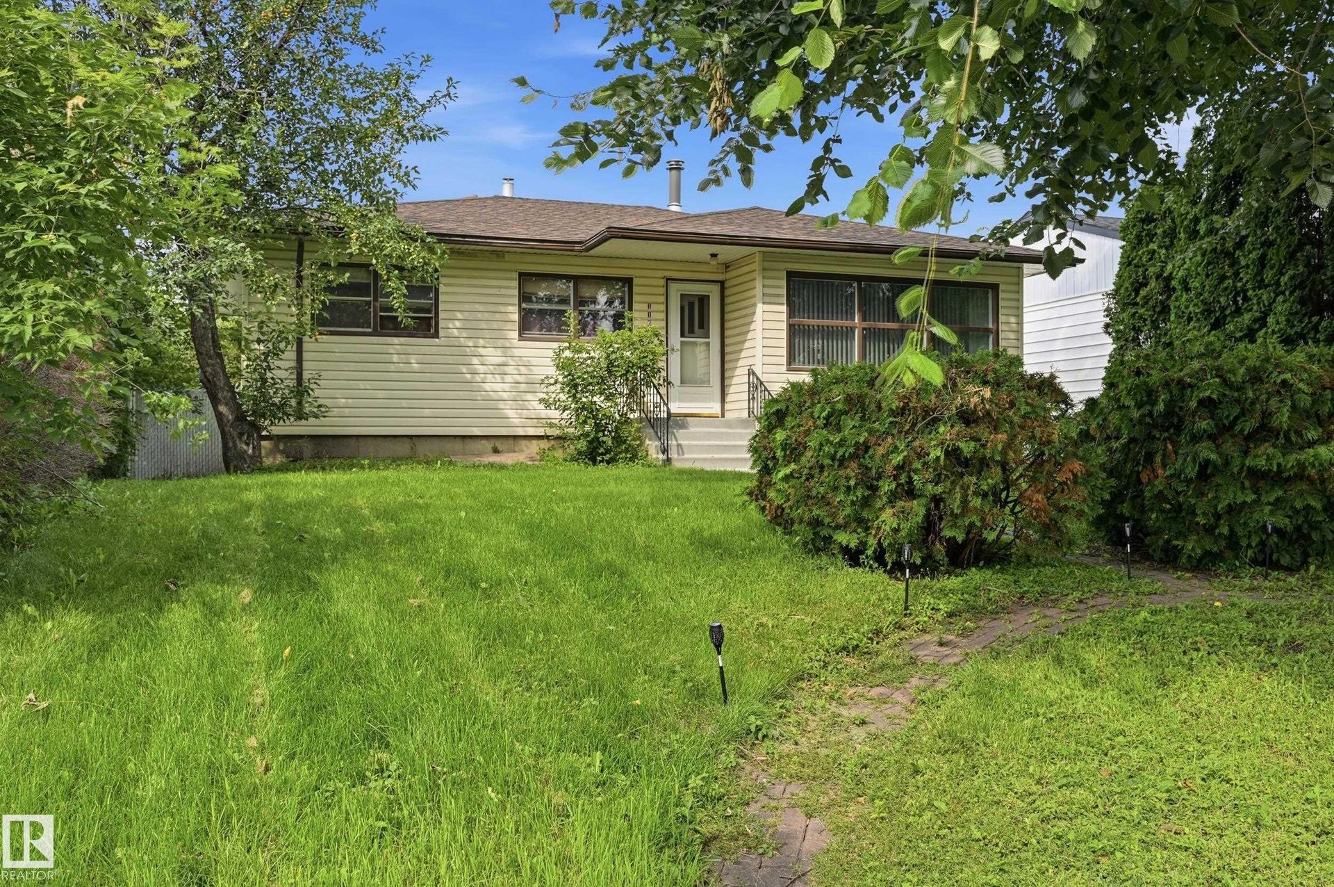 11622 133 Street NW, Woodcroft, Edmonton