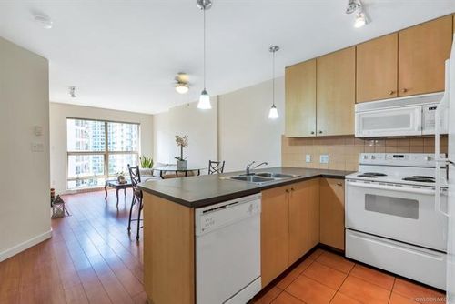16 at 806 - 819 Hamilton, Downtown VW, Vancouver West