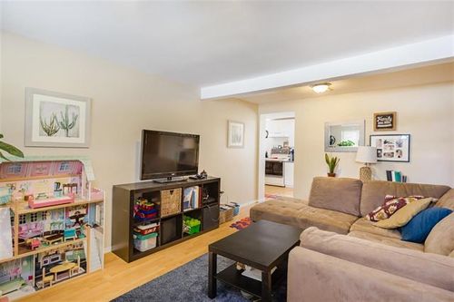11 at 1664 Smith