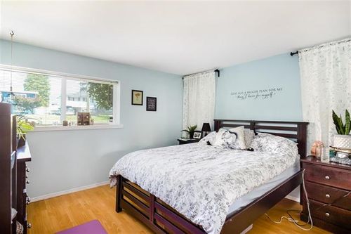 16 at 1664 Smith