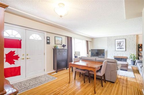 5 at 1664 Smith