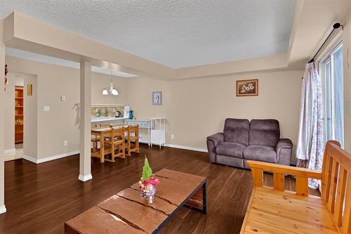 6 at 7395 Capistrano Drive, Montecito, Burnaby North