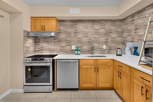 7 at 7395 Capistrano Drive, Montecito, Burnaby North