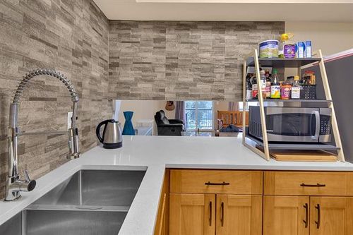 8 at 7395 Capistrano Drive, Montecito, Burnaby North
