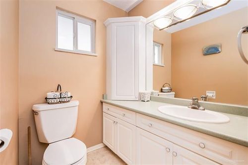 5 at 6761 Kitchener, Sperling-Duthie, Burnaby North