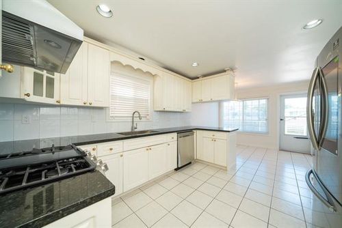 8 at 6439 Brantford, Upper Deer Lake, Burnaby South