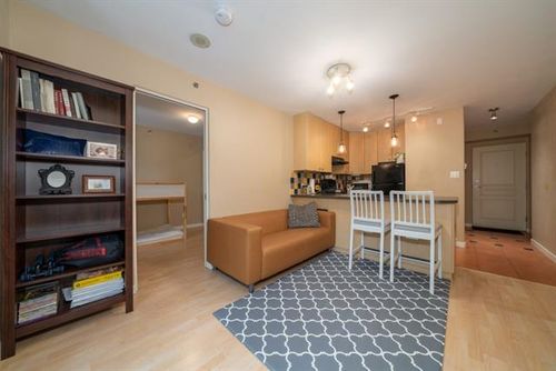 4 at 305 - 819 Hamilton Street, Downtown VW, Vancouver West