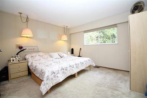 10 at 6589 Parkdale Drive, Parkcrest, Burnaby North