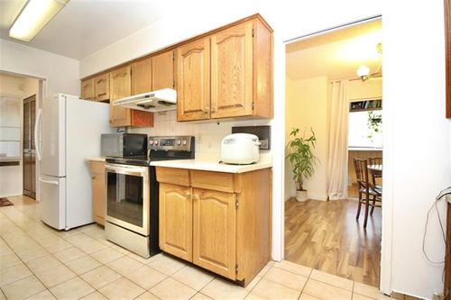 9 at 6589 Parkdale Drive, Parkcrest, Burnaby North