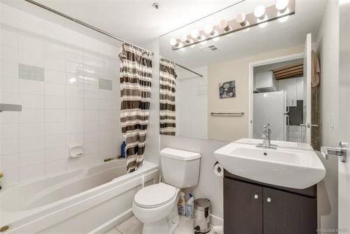 7 at 407 - 588 Broughton Street, Coal Harbour, Vancouver West