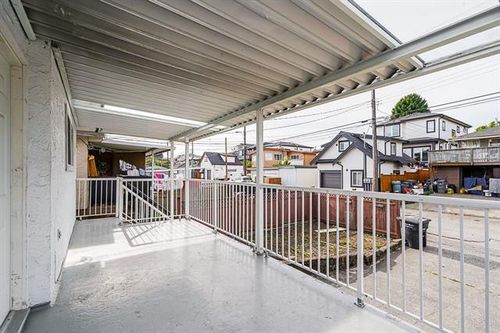 17 at 1363 E 61st Avenue, South Vancouver, Vancouver East