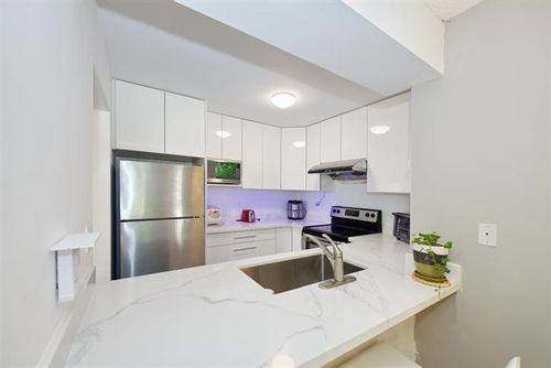 6 at 3 - 9000 Ash Grove Crescent, Forest Hills BN, Burnaby North