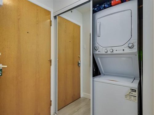 18 at 701 - 939 Homer Street, Yaletown, Vancouver West