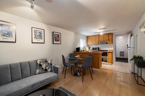 16 at 4343 W 11th Avenue, Point Grey, Vancouver West