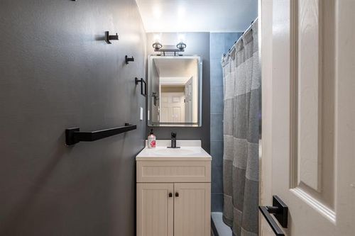 23 at 4343 W 11th Avenue, Point Grey, Vancouver West