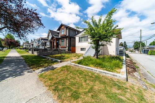 16 at 3687 E 26th Avenue, Renfrew Heights, Vancouver East