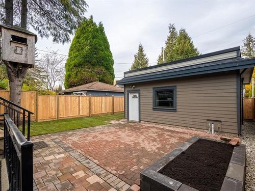 16 at 3857 W 19th Avenue, Dunbar, Vancouver West