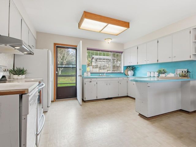 11264-135a-street-bolivar-heights-north-surrey-09 at 11264 135a Street, Bolivar Heights, North Surrey