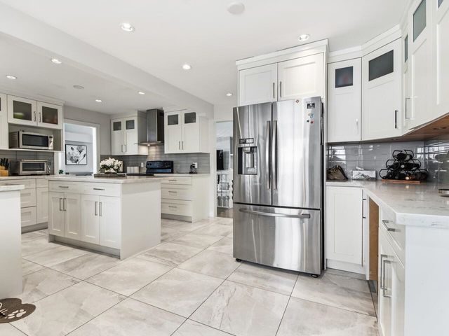 7640-lawrence-drive-montecito-burnaby-north-09 at 7640 Lawrence Drive, Montecito, Burnaby North