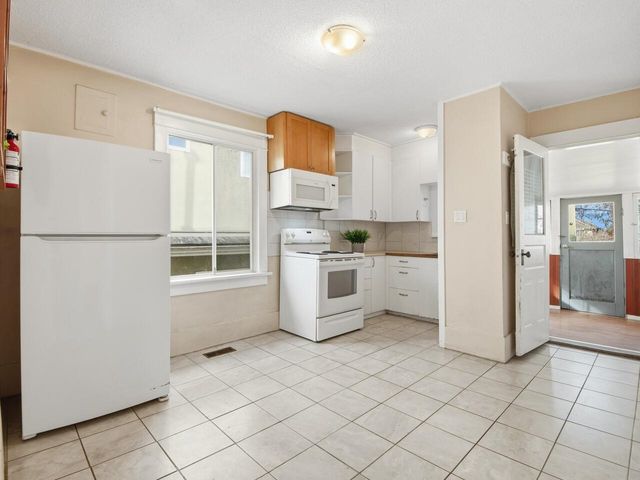 2437-e-22nd-avenue-renfrew-heights-vancouver-east-03 at 2437 E 22nd Avenue, Renfrew Heights, Vancouver East