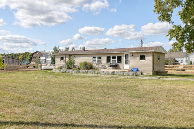 img_4335_121 at 1 Etonia Road, Brant