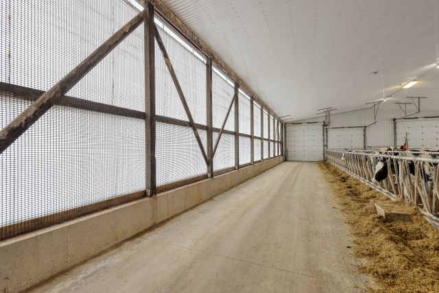 img_4754_129-18 at 1011 Bornish Drive Parkhill