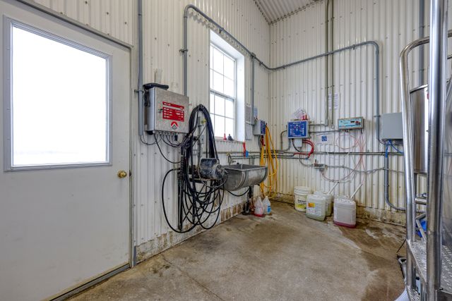 img_4910_179-43 at 1011 Bornish Drive Parkhill