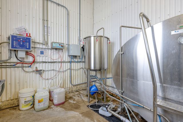 img_4913_180-44 at 1011 Bornish Drive Parkhill