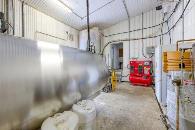 img_4918_182-46 at 1011 Bornish Drive Parkhill