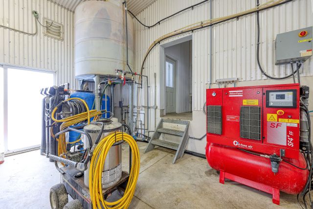 img_4924_184-48 at 1011 Bornish Drive Parkhill