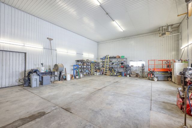 img_5027_217-60 at 1011 Bornish Drive Parkhill