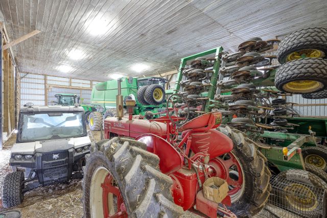 img_5037_221-64 at 1011 Bornish Drive Parkhill