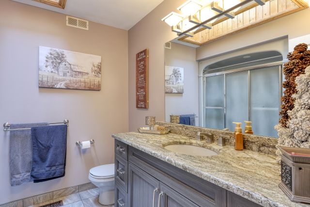 img_5108_242-84 at 1011 Bornish Drive Parkhill