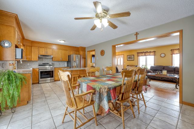 img_5138_252-94 at 1011 Bornish Drive Parkhill