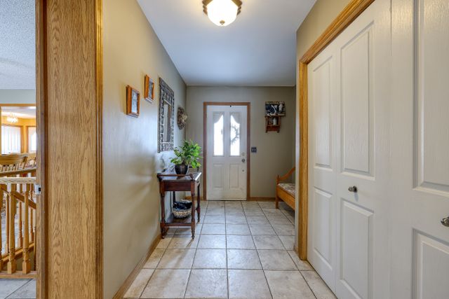 img_5143_254-96 at 1011 Bornish Drive Parkhill