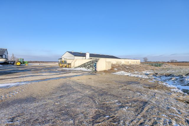 img_5201_263-105 at 1011 Bornish Drive Parkhill