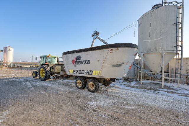 img_5252_280-121 at 1011 Bornish Drive Parkhill