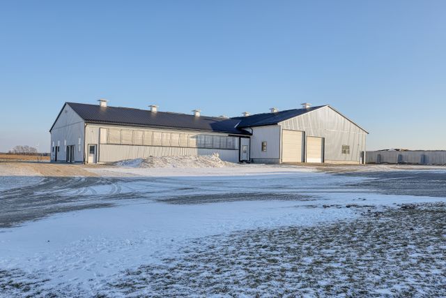 img_5315_301-138 at 1011 Bornish Drive Parkhill