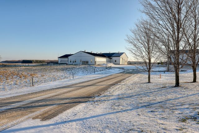 img_5420_336-162 at 1011 Bornish Drive Parkhill