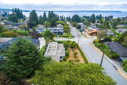 2495-mathers-avenue-dundarave-west-vancouver-04 at 2495 Mathers Avenue, Dundarave, West Vancouver 2495-mathers-avenue-dundarave-west-vancouver-04 at 2495 Mathers Avenue, Dundarave, West Vancouver