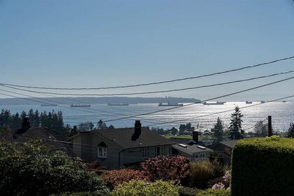 1027-clyde-avenue-sentinel-hill-west-vancouver-02 at 1027 Clyde Avenue, Sentinel Hill, West Vancouver 1027-clyde-avenue-sentinel-hill-west-vancouver-02 at 1027 Clyde Avenue, Sentinel Hill, West Vancouver