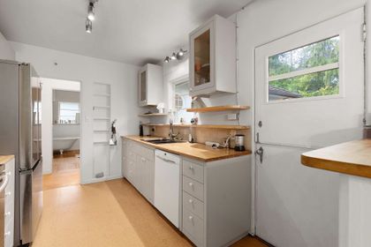 3548-creery-avenue-west-bay-west-vancouver-09 at 3548 Creery Avenue, West Bay, West Vancouver 3548-creery-avenue-west-bay-west-vancouver-09 at 3548 Creery Avenue, West Bay, West Vancouver