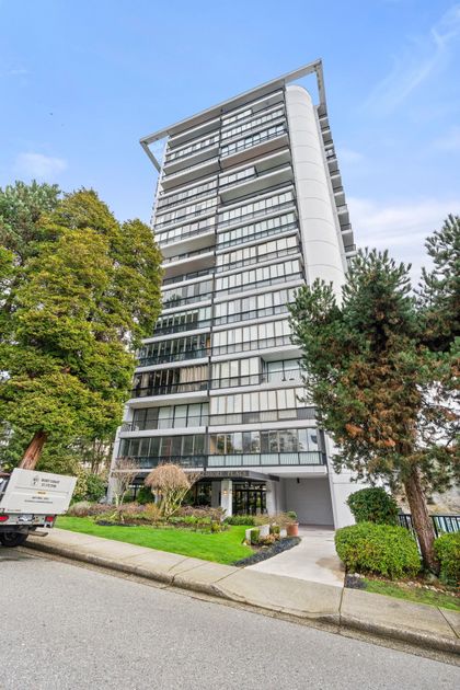 650-16th-street-ambleside-west-vancouver-03 at 704 - 650 16th Street, Ambleside, West Vancouver