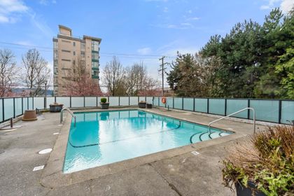 650-16th-street-ambleside-west-vancouver-37 at 704 - 650 16th Street, Ambleside, West Vancouver